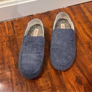 Olukai slippers 7 slip on house shoes comfort blue Like New!